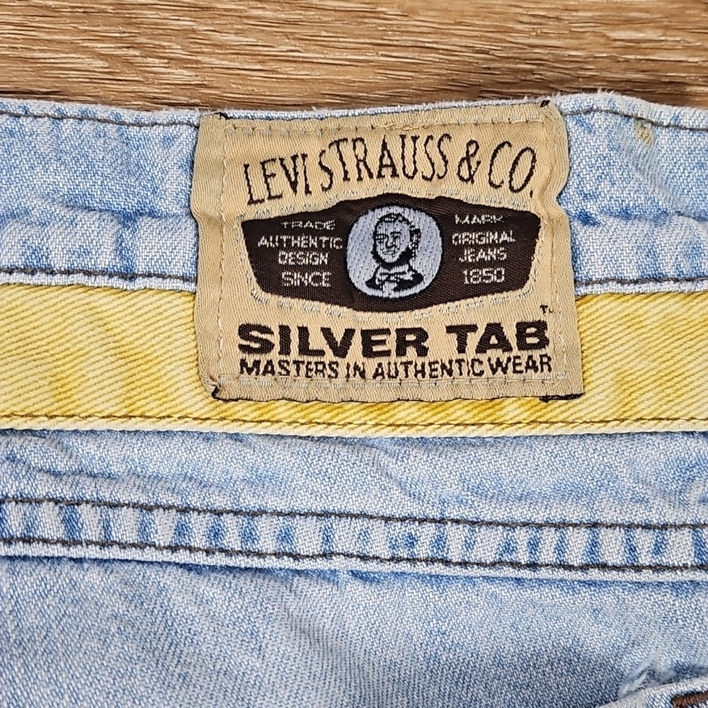 Vintage 90s Levi's Silver Tab 549 Baggy Fit Light Wash Yellow Contrast Trim Jean - Picture 8 of 16